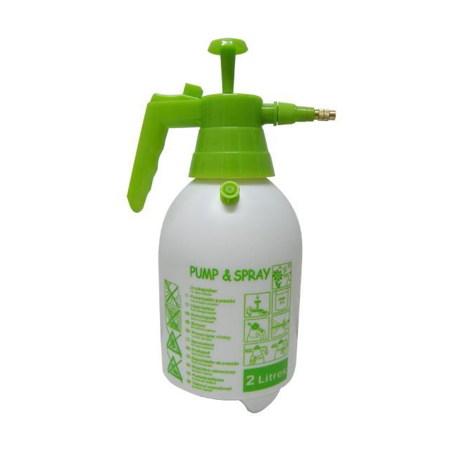 This sprayer to water pressure of 2 liter capacity, makes it easy for you to water and apply fertilizer, pesticides and fungicides on the leaves of your beloved plants...