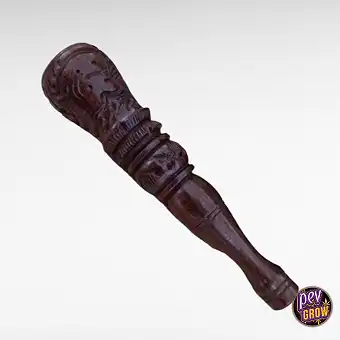Dekorovaná hnědá dřevěná...