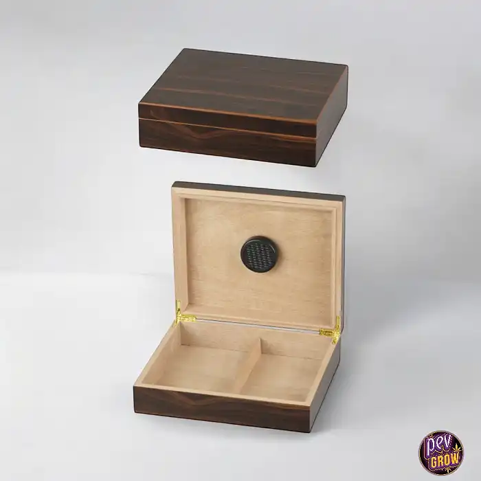 Cigar Humidifier in walnut finish with divider and humidifier 26 x 22 x 7 cm