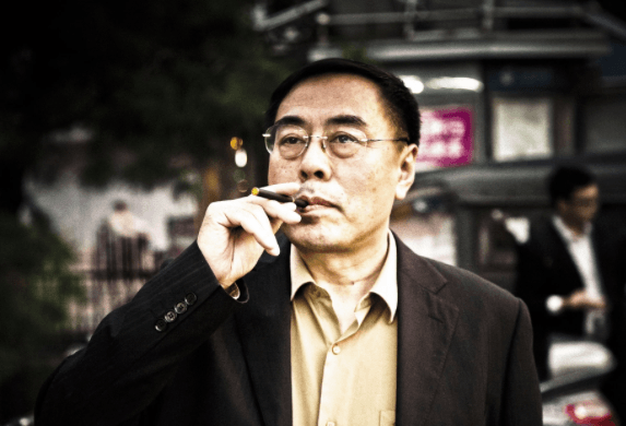 In 2003, a pharmacist and smoker, Hon Lik, decided to develop electronic cigarettes.