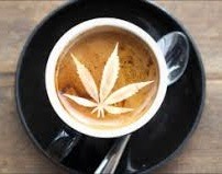 Milchkaffee mit Cannabis