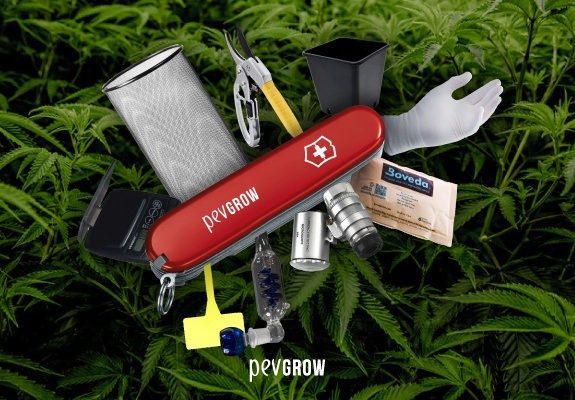 Immagine di diversi strumenti indispensabili per la coltivazione della marijuana